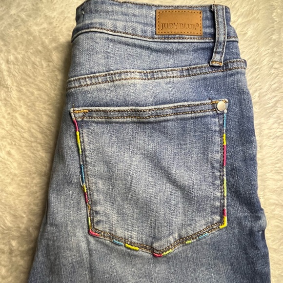 Judy Blue Marsha Bright Pop
Rainbow Embroidery Pocket Mid
Rise Skinny Fit Sz7/28 - Picture 1 of 7